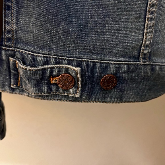 NWT, denim jean jacket. - Picture 4 of 8